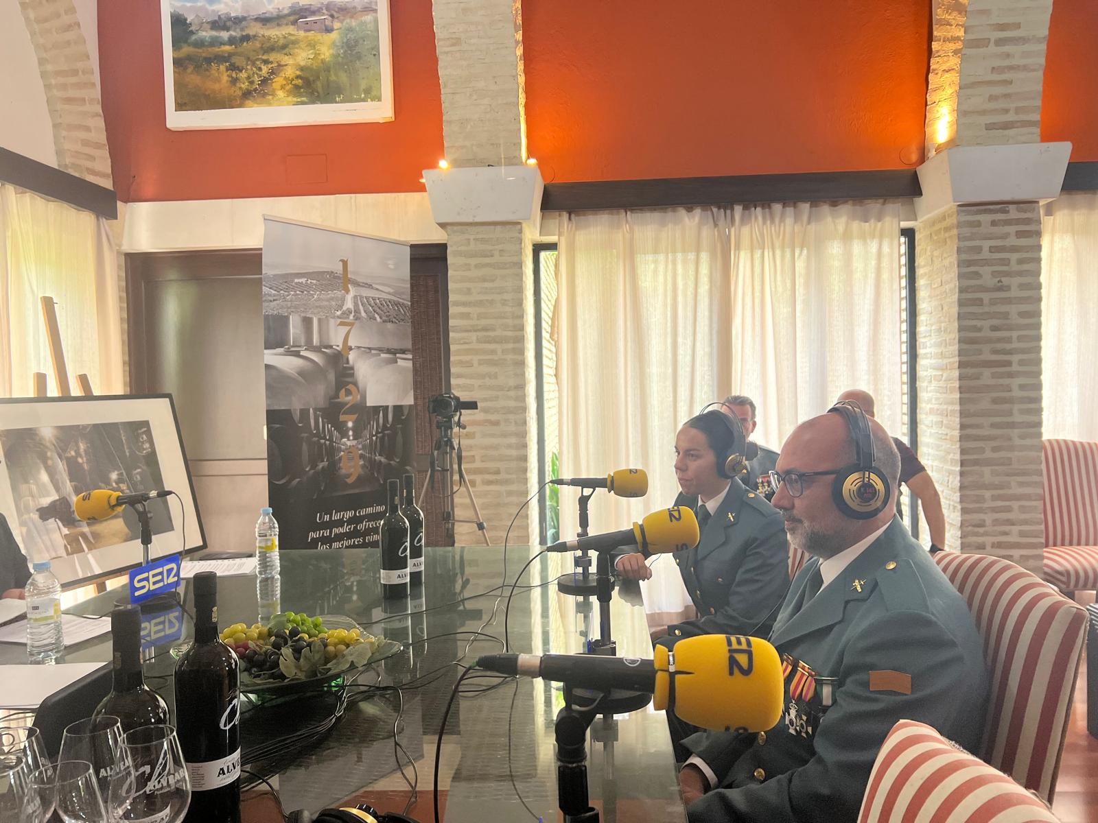 La guardia alumna en prácticas Sara María Soldán y el veterano agente Juan Alberca