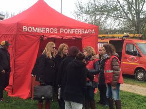 La jueza y la forense hablan con los sicólogos y médicos del 112