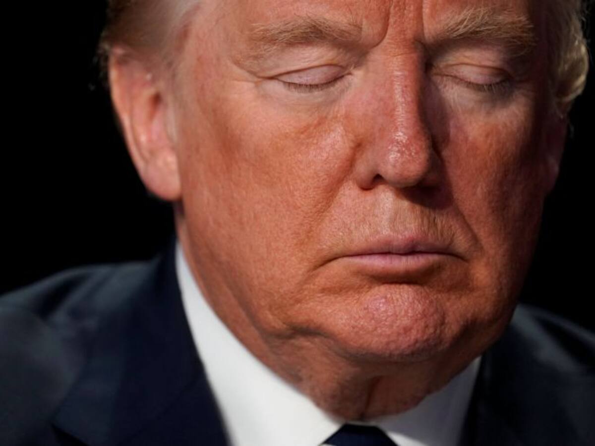 El viento 'descubre' el secreto de la melena de Trump y Twitter lo celebra