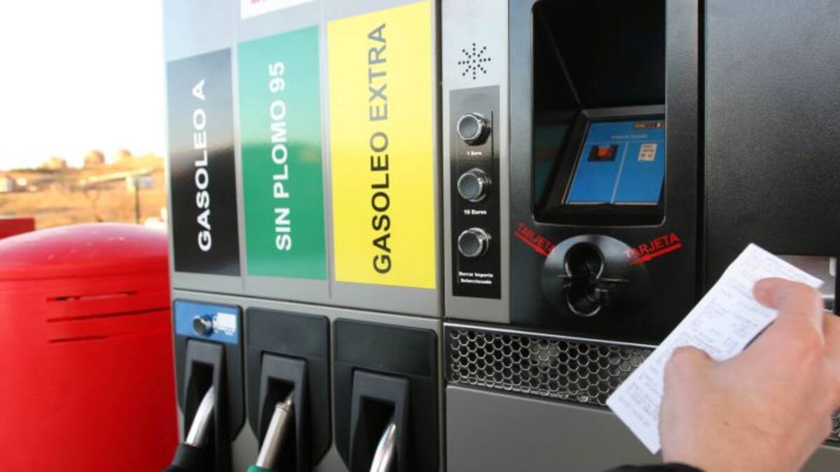 Todas las gasolineras deberán estar atendidas por un trabajador