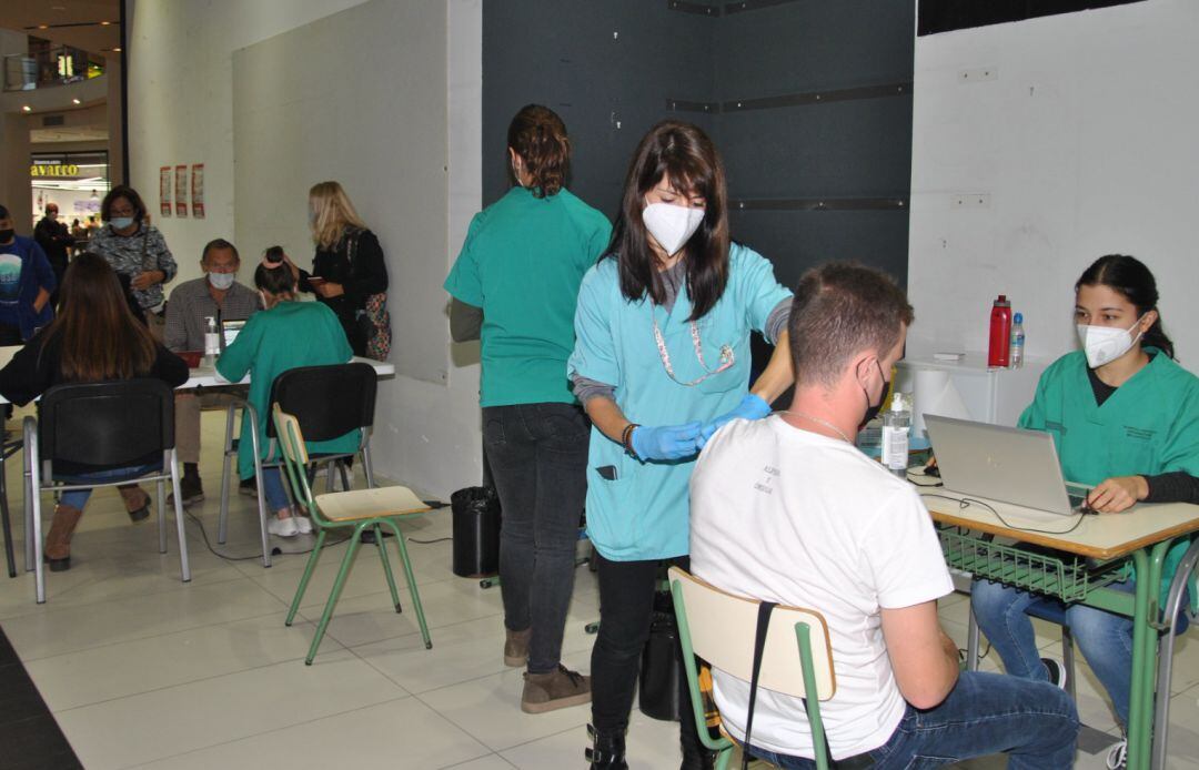 Vacunación sin cita en Centro Comercial Salera