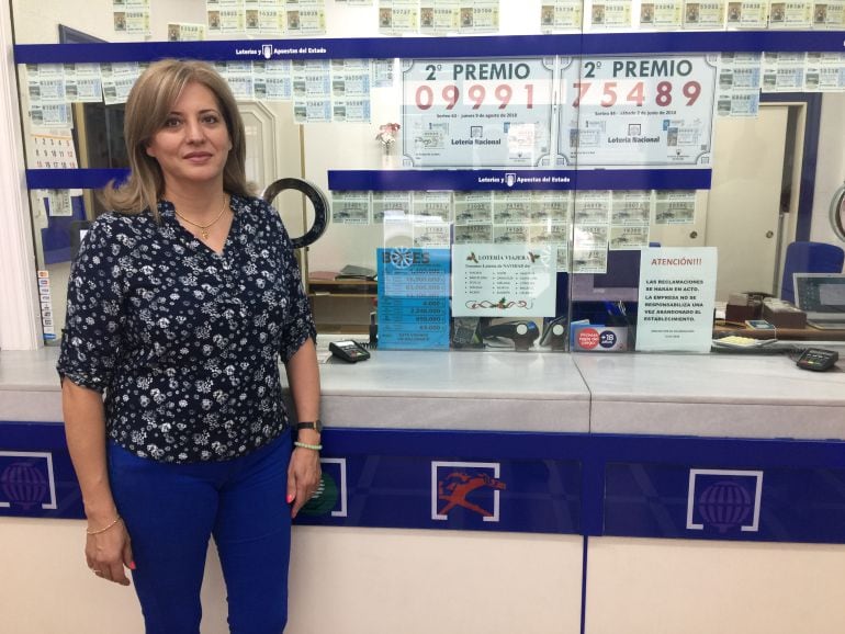 Ana Alvarado, gerente de la Admón. &quot;La Bruixa de la Sort&quot; de Elda