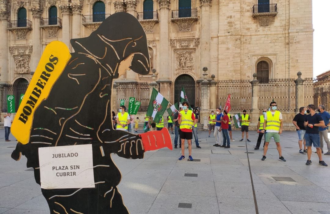 Los bomberos consideran que el encuentro que mantuvieron ayer con el alcalde y el concejal responsable en Jaén fue &quot;puramente protocolario&quot; y que no se han aportado soluciones para retirar la huelga