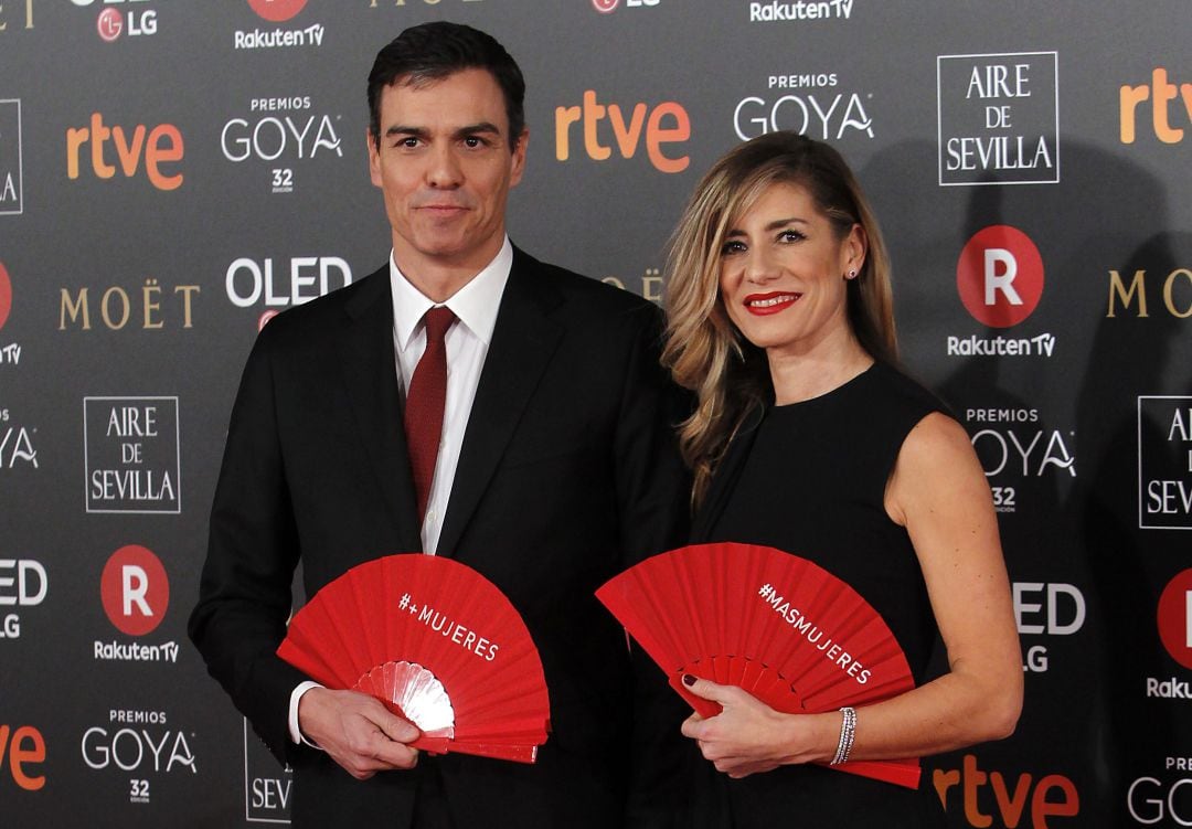 Pedro Sánchez y su esposa, en la alfombra roja de los Goya 2018