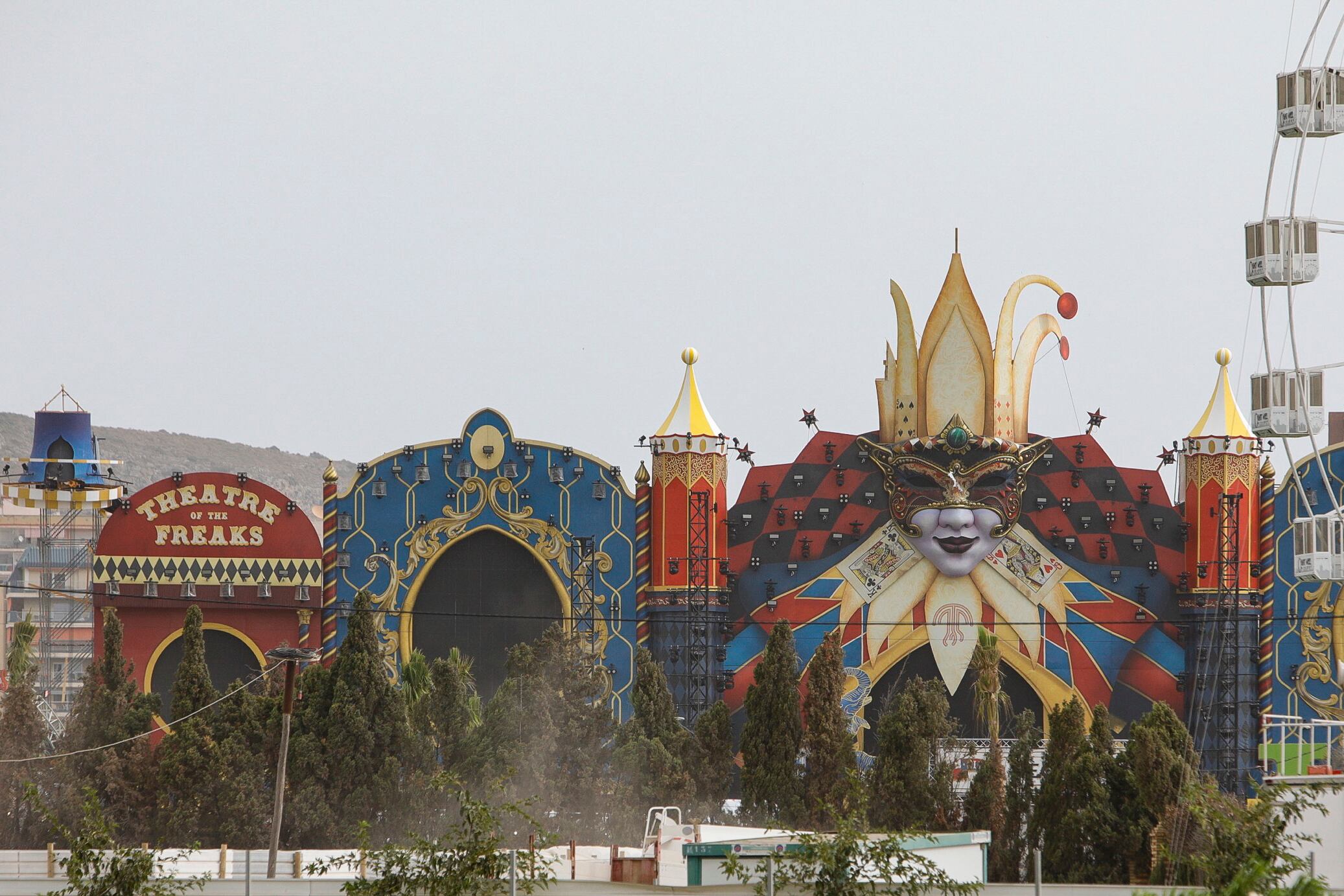 Imagen tomada desde el exterior del recinto del escenario principal del Festival Medusa de Cullera (Valencia).