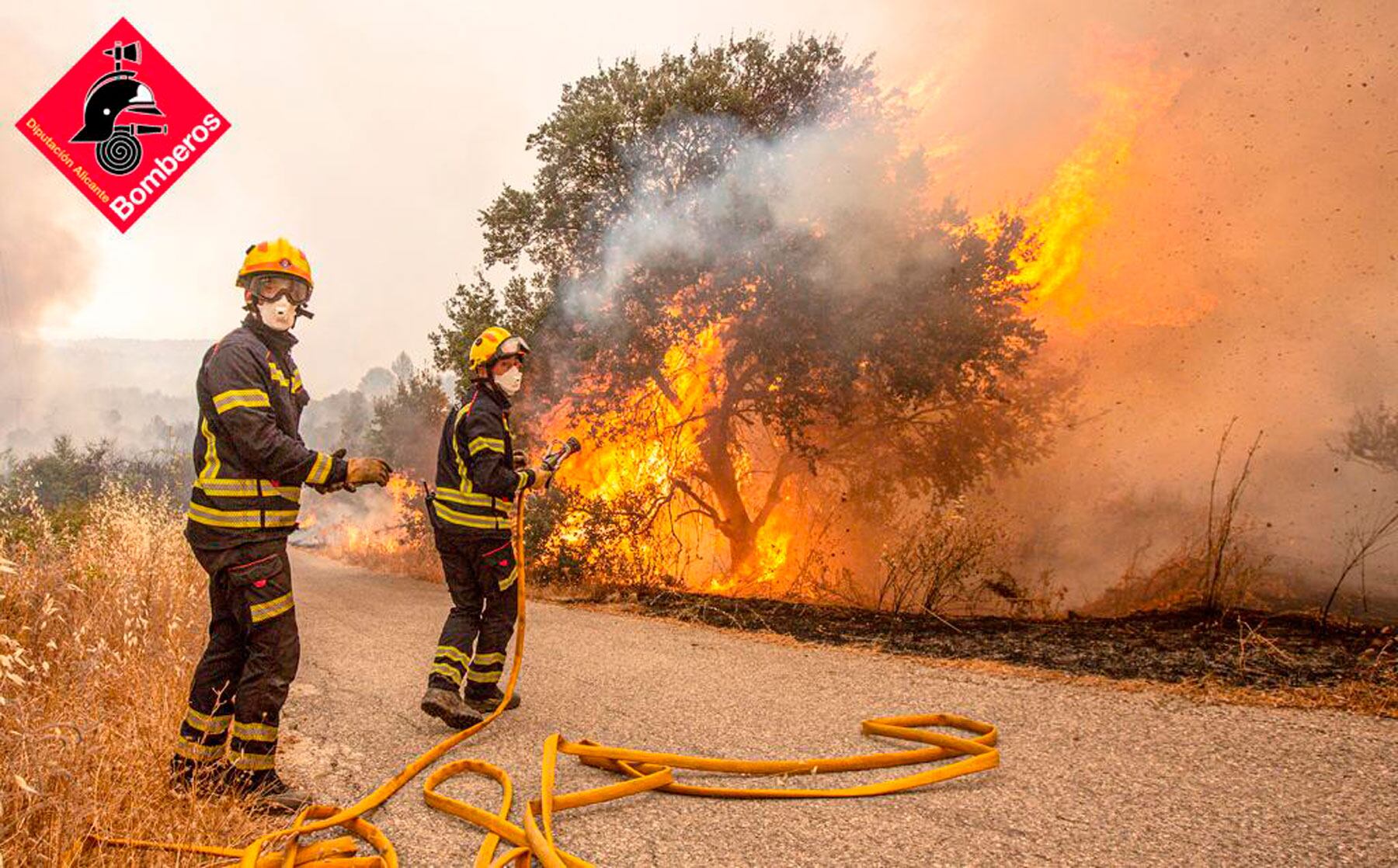 Imagen reciente del fuego de Vall d&#039;Ebo que se ha extendido hasta poblaciones de El Comtat