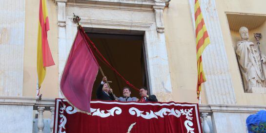 Latre al balcó de l'Ajuntament.
