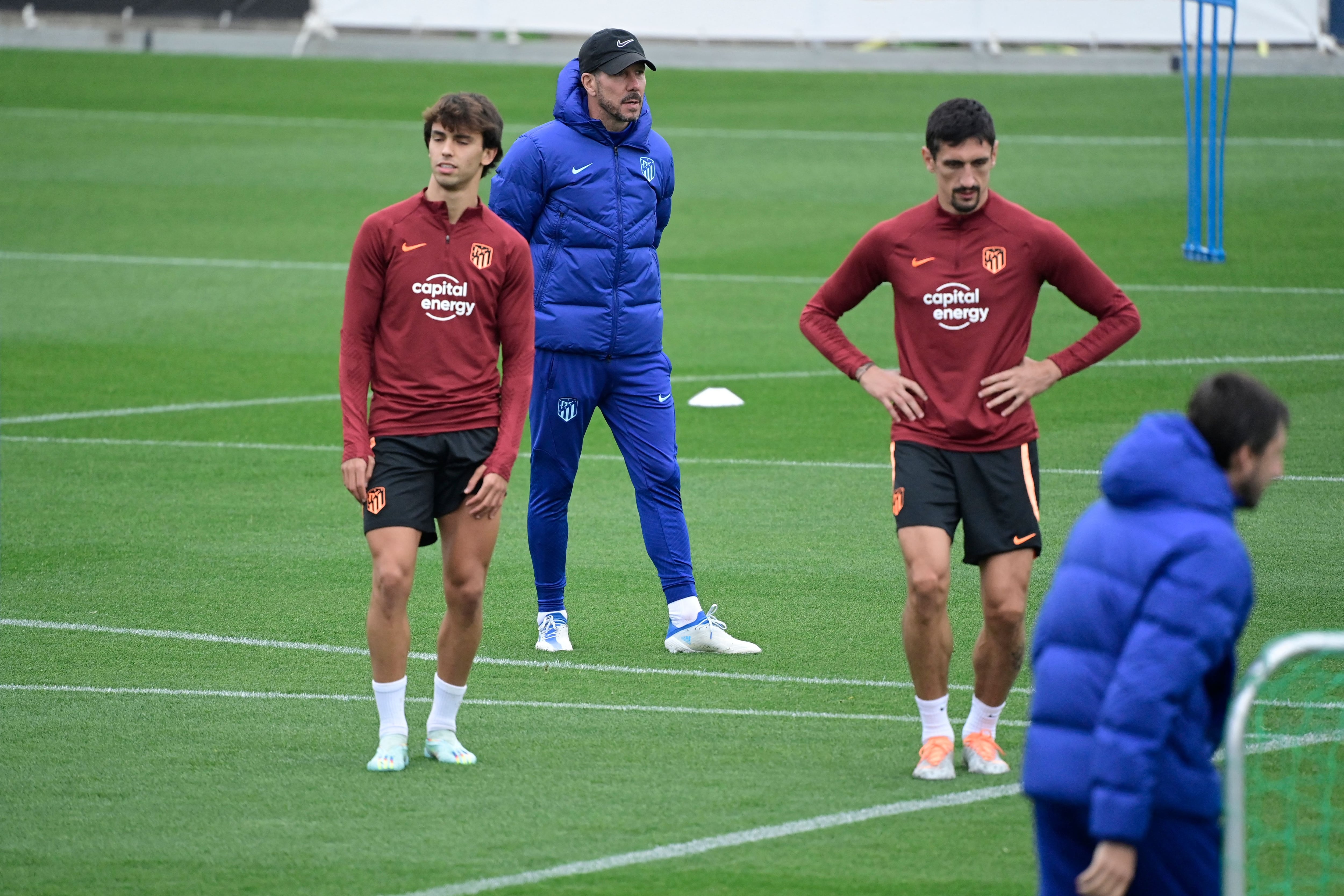 Simeone con Joao Félix en un entrenamiento