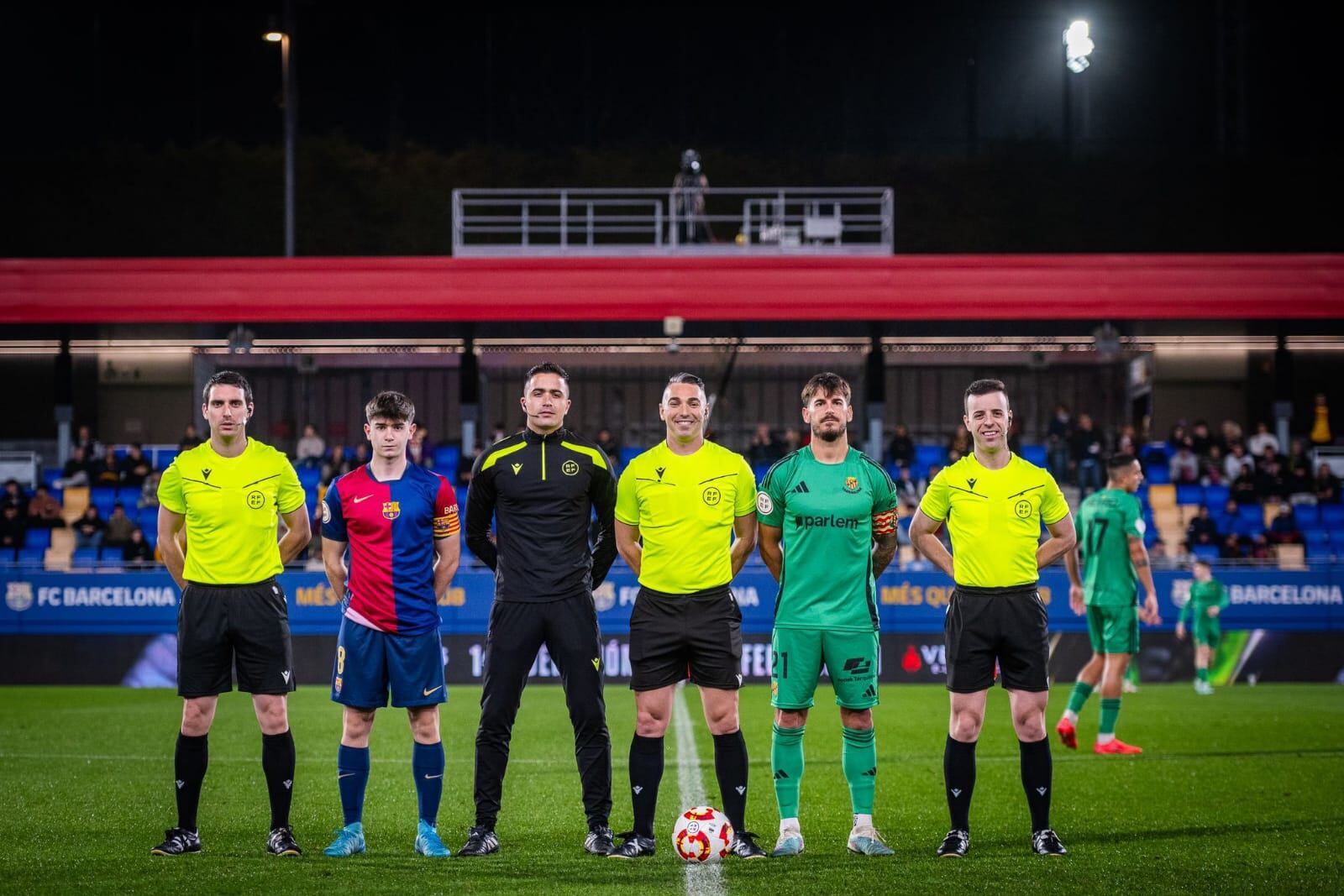 Alonso De Ena en el centro de la imagen