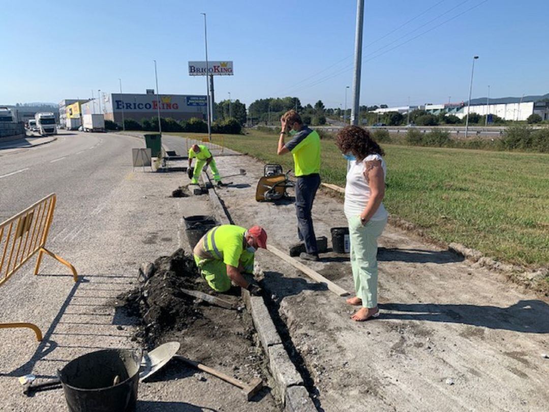 A concelleira visitando as obras