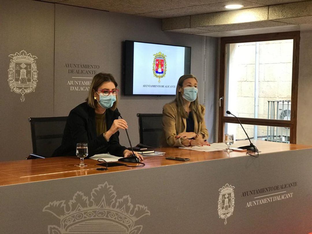 Las concejalas Mª Carmen de España y Lidia López, en rueda de prensa