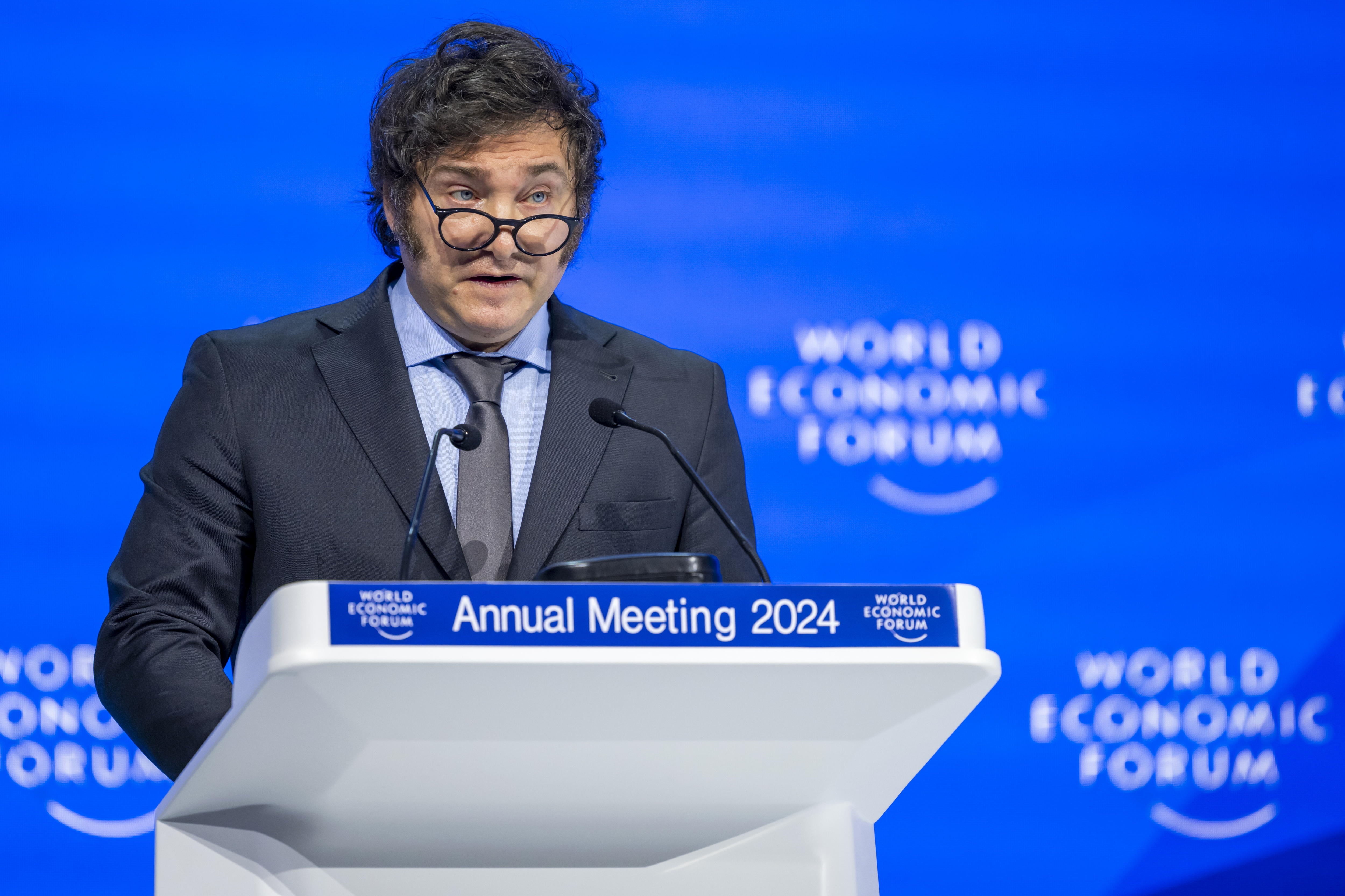 Davos (Switzerland), 17/01/2024.- President of Argentina Javier Milei speaks during a plenary session in the Congress Hall as part of the 54th annual meeting of the World Economic Forum (WEF), in Davos, Switzerland, 17 January 2024. The meeting brings together entrepreneurs, scientists, corporate and political leaders in Davos under the topic &#039;Rebuilding Trust&#039; from 15 to 19 January. (Suiza) EFE/EPA/GIAN EHRENZELLER
