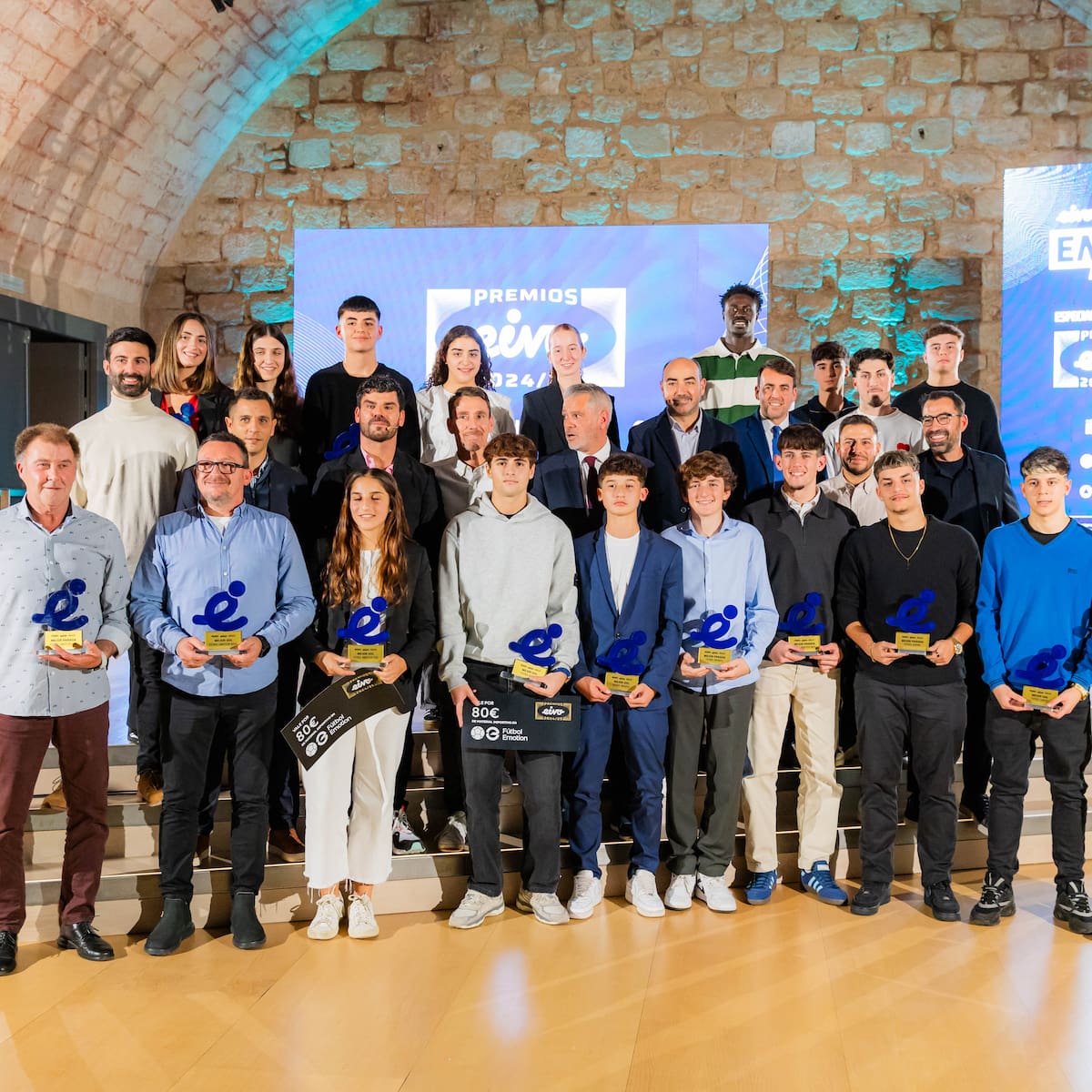 18 promesas del fútbol y el baloncesto balear brillan en la gala Premios EIVO