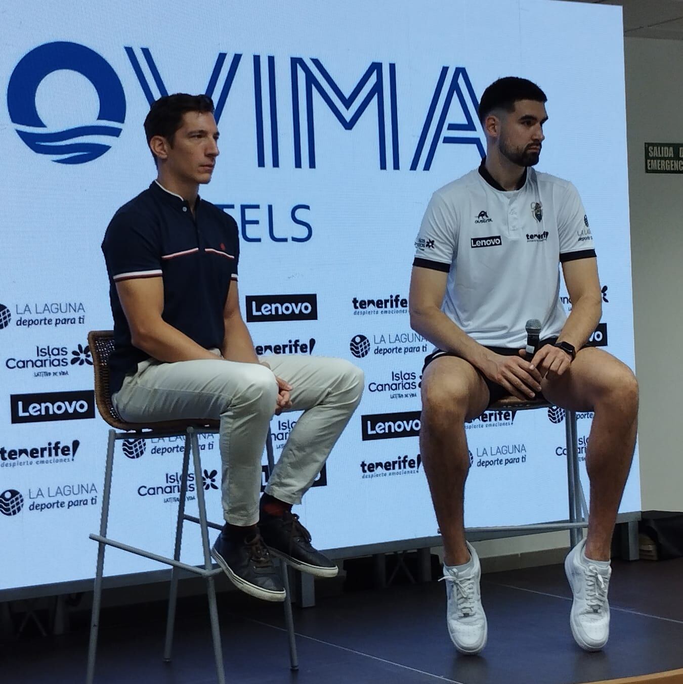 Nico Richotti y Dusan Ristic durante la presentación del serbio.