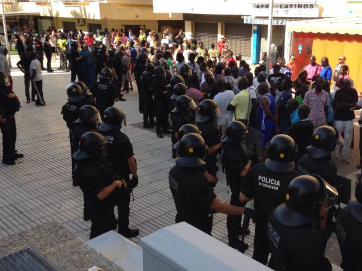 Detingut un venedor del top-manta a Salou