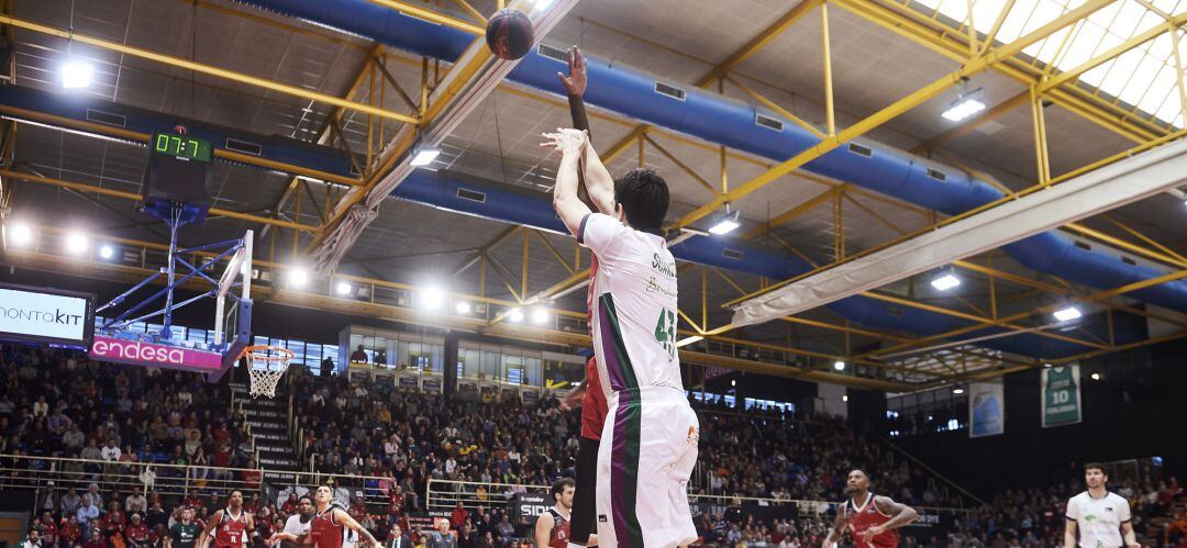 Carlos Suárez anotó así el triple que dejaba a Montakit Fuenlabrada sin victoria.