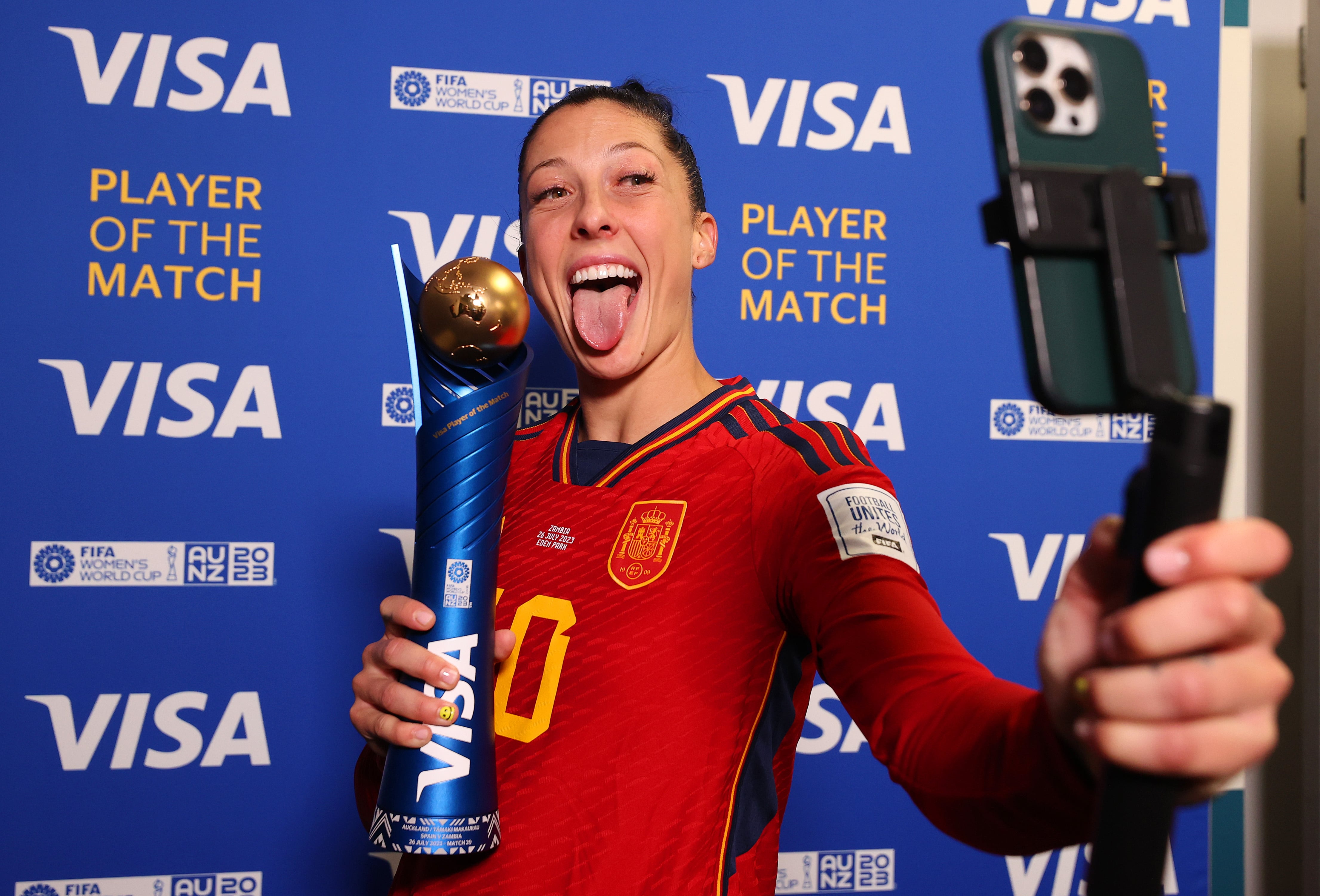 Jenni Hermoso, con el trofeo de MVP tras el España-Zambia del Mundial de Australia y Nueva Zelanda. (Photo by Fiona Goodall - FIFA/FIFA via Getty Images)