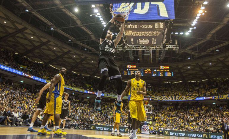 Nocioni, durante el partido del Top 16 entre el Maccabi y el Real Madrid.