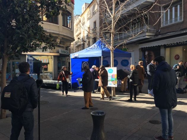 Carpa del PP en la calle Cruz Conde