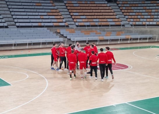 El Bada Huesca durante un entrenamiento en el Palacio de los Deportes