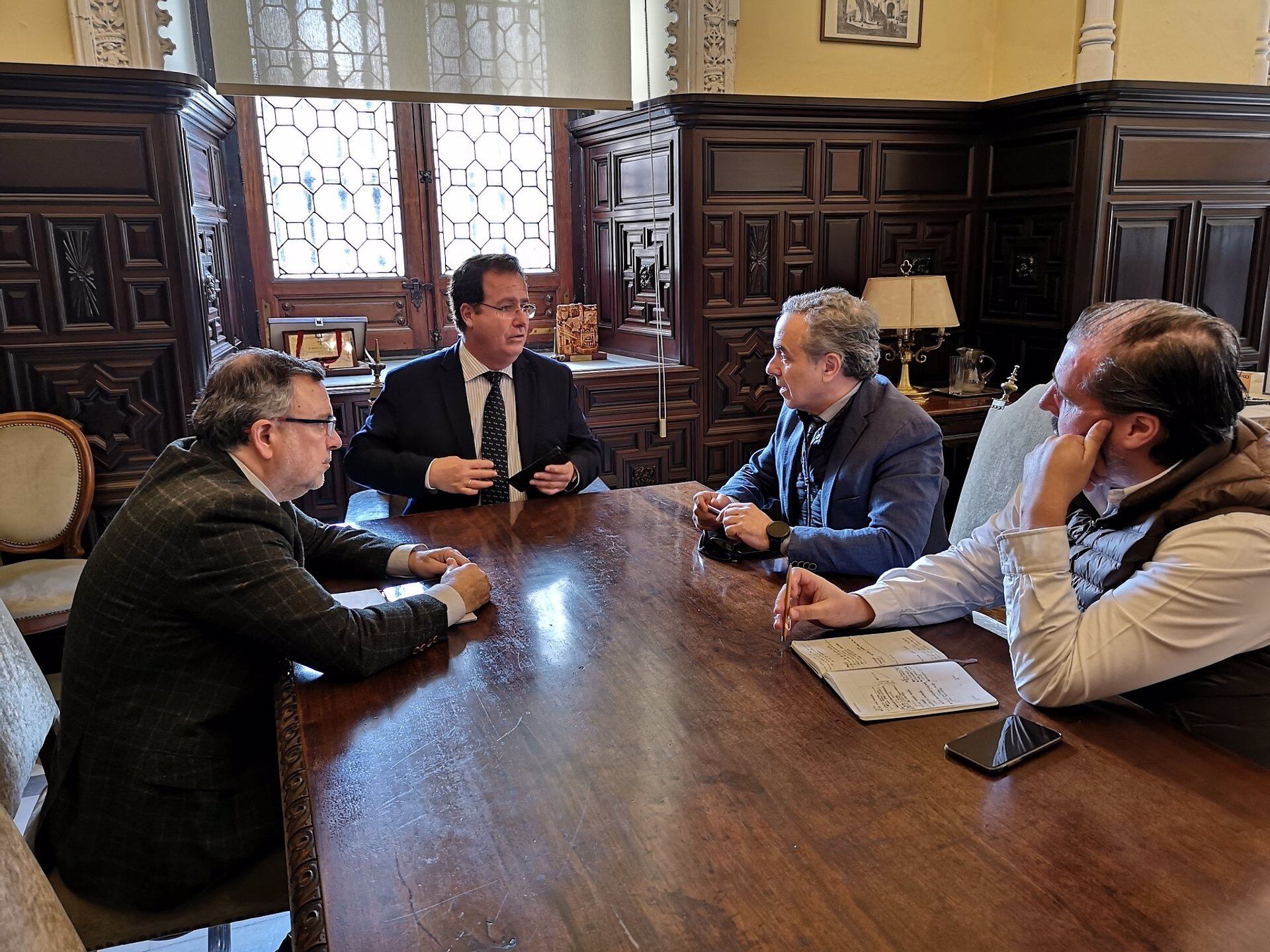 Reunión de trabajo con la Asociación de Hosteleros de Sevilla y Provincia. Ayuntamiento de Sevilla.