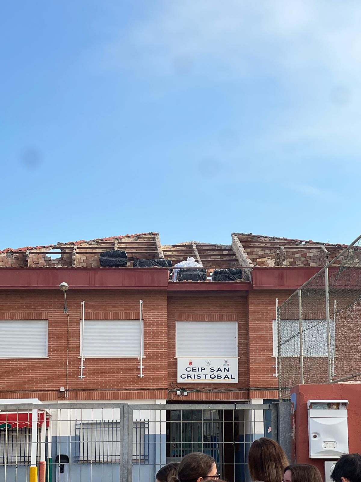 Padres del CEIP San Cristóbal exigen explicaciones por el cierre del colegio