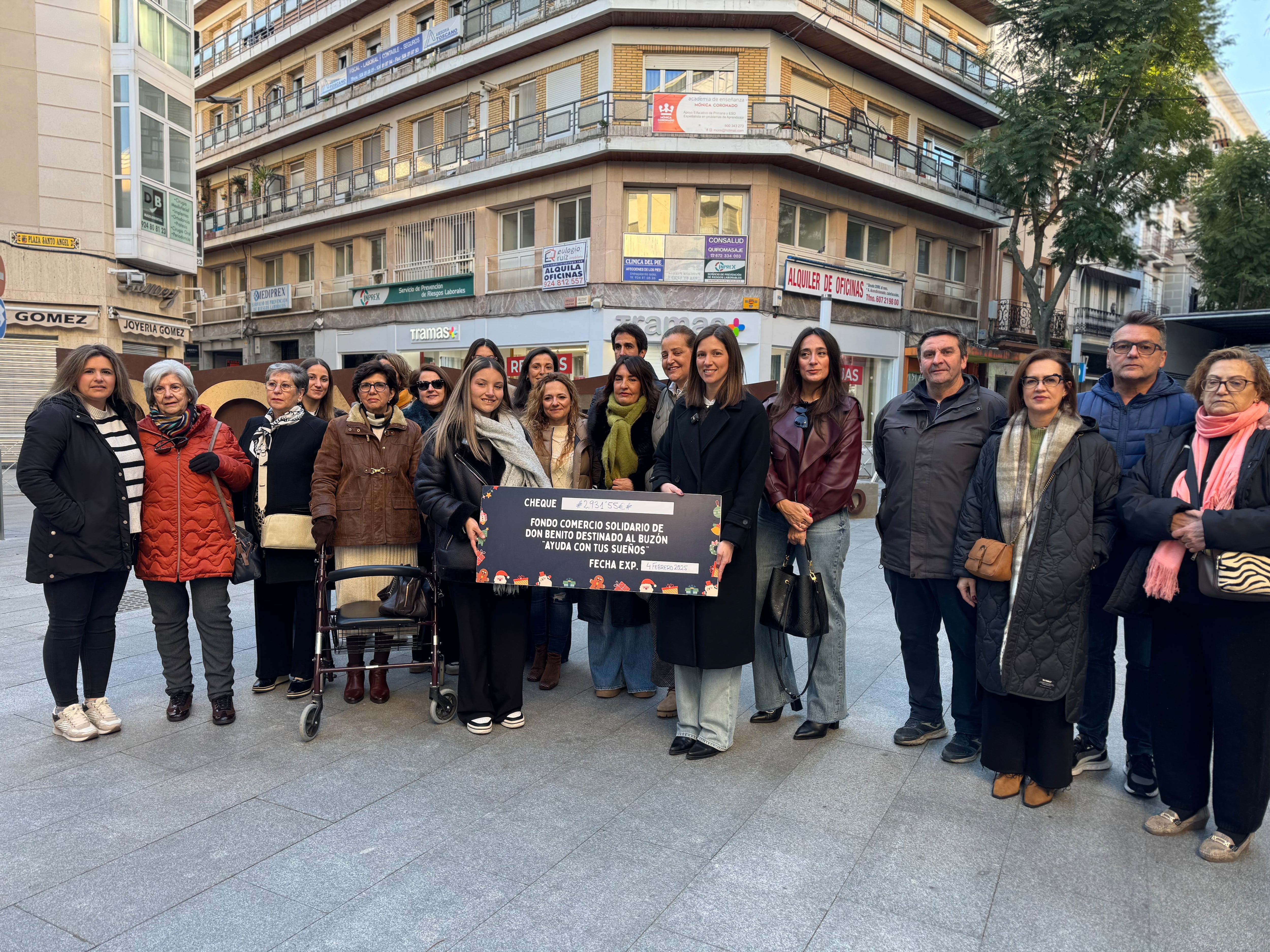 El &quot;Buzón Ayuda con tus Sueños&quot; dona 2.930 euros a Pedro Gallego para su lucha contra el cáncer