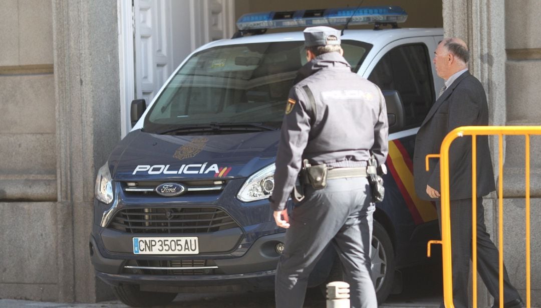 La Policía traslada al Supremo a Jordi Sànchez, Junqueras y Jordi Cuixart