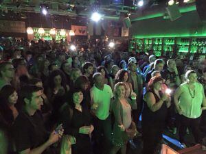 Escenari Dial al Pub Highland de Tarragona, amb el cantant de Revólver.