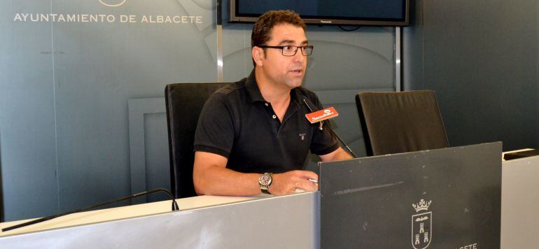 Rueda de prensa de Modesto Belinchón pidiendo explicaciones a PP y C's