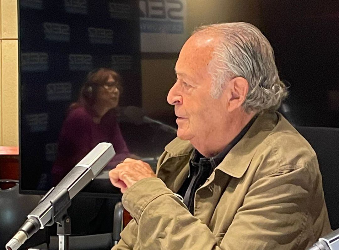 Imatge d'arxiu de Rafael Tous als estudis de Ràdio Barcelona