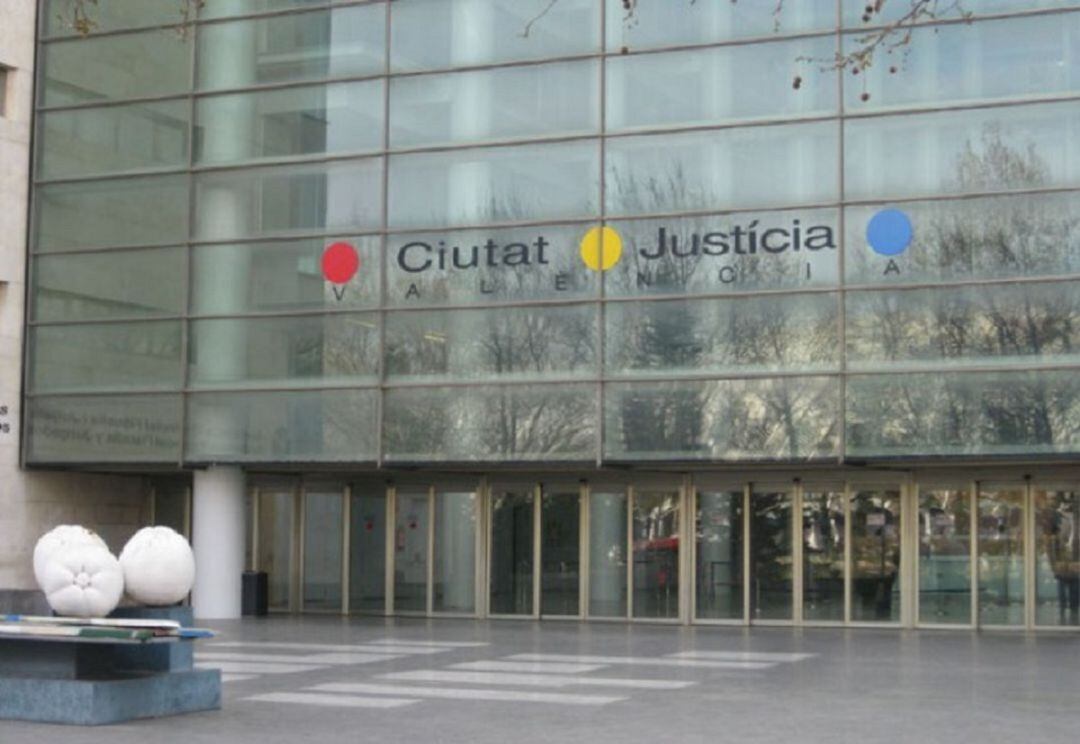 Entrada a la Ciudad de la Justicia de València