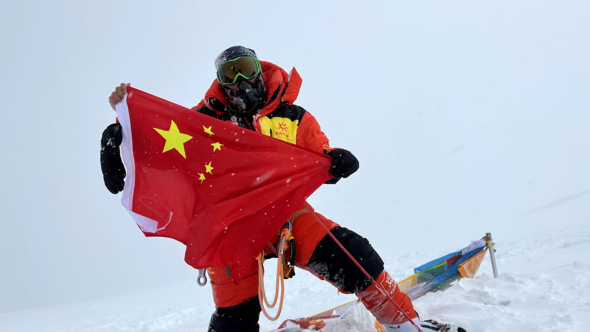 Entrevistamos al historiador Pablo Batalla Cueto por su libro ‘La bandera en la cumbre Una historia política del montañismo’