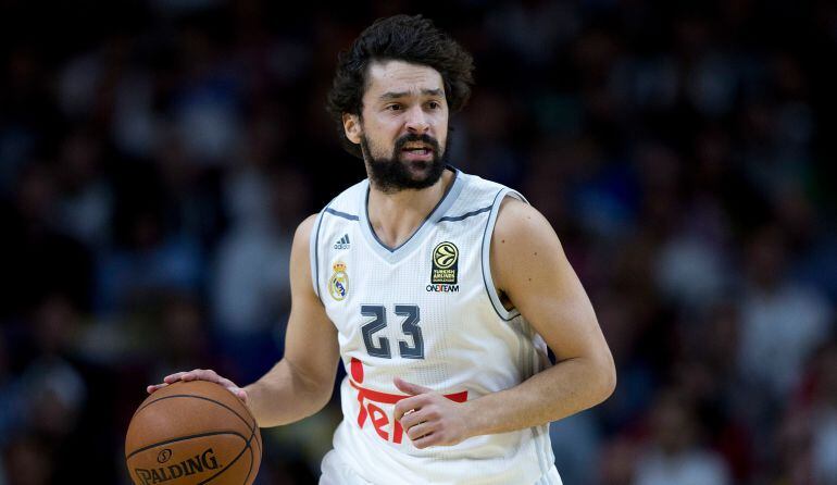 Sergio Llull durante un encuentro con el Real Madrid.