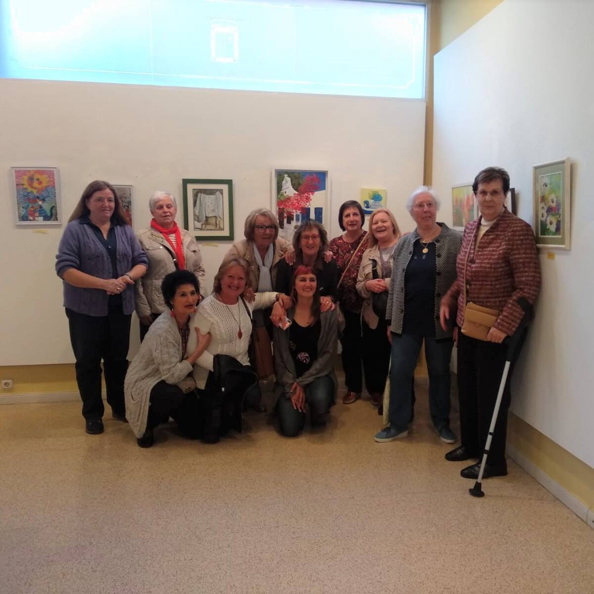 El Hogar de personas Mayores cierra su taller de pintura con el “Árbol de la vida”