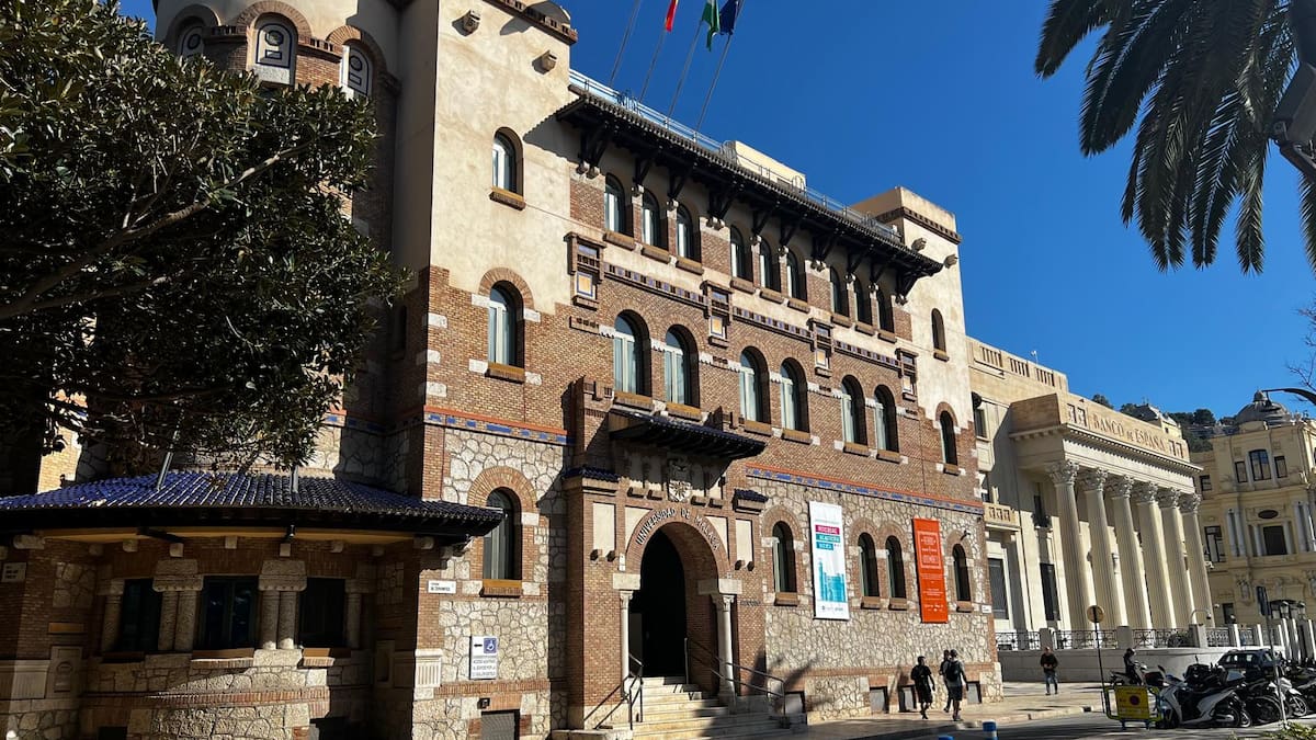 El rector ve un "avance significativo" en la economía de la UMA