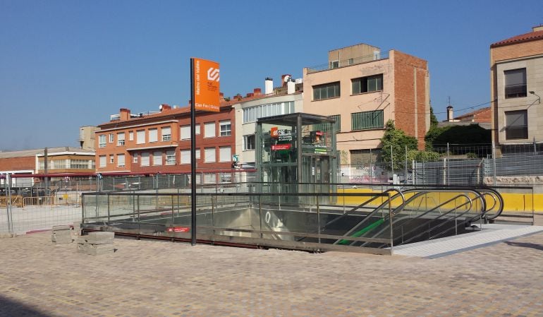 Imatge de l&#039;entrada a una de les noves estacions del Metro del Vallès.