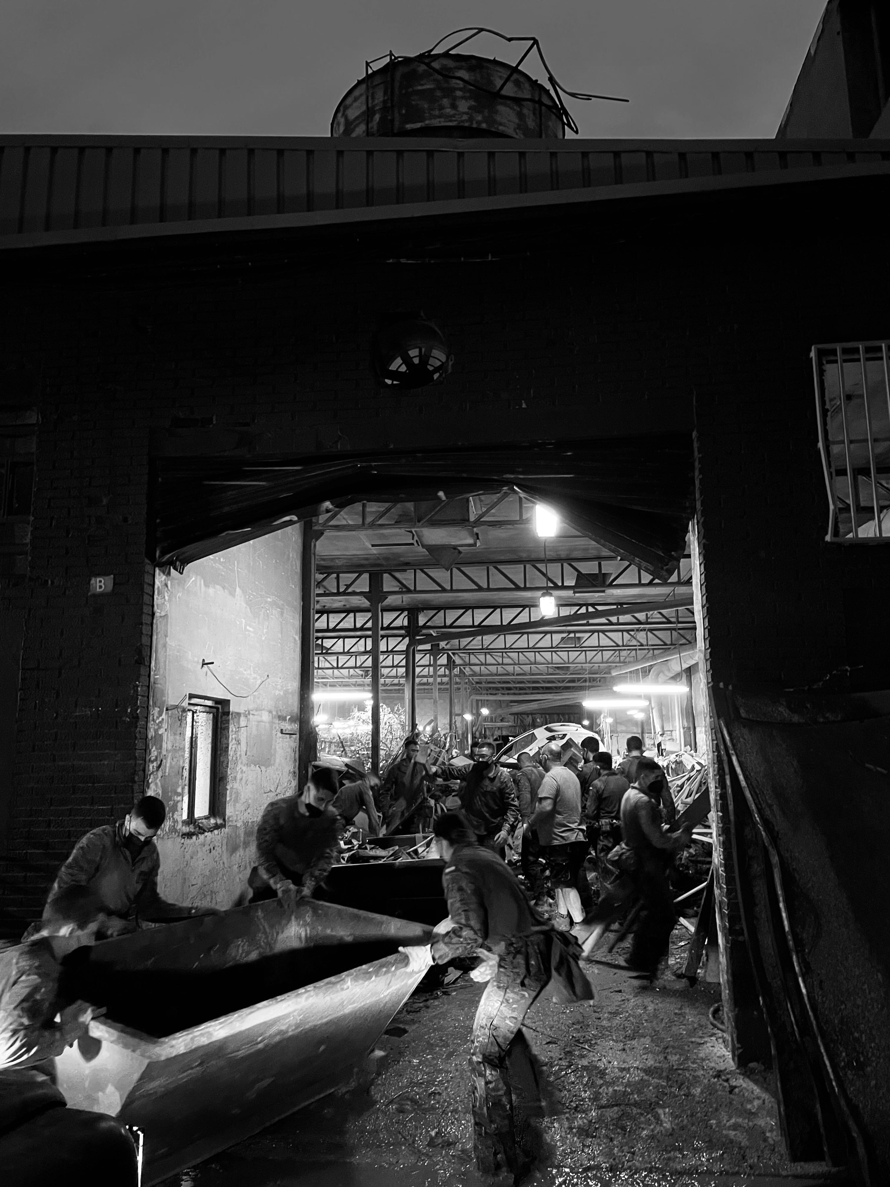 Regimiento Galicia en labores de limpieza tras la DANA de Valencia