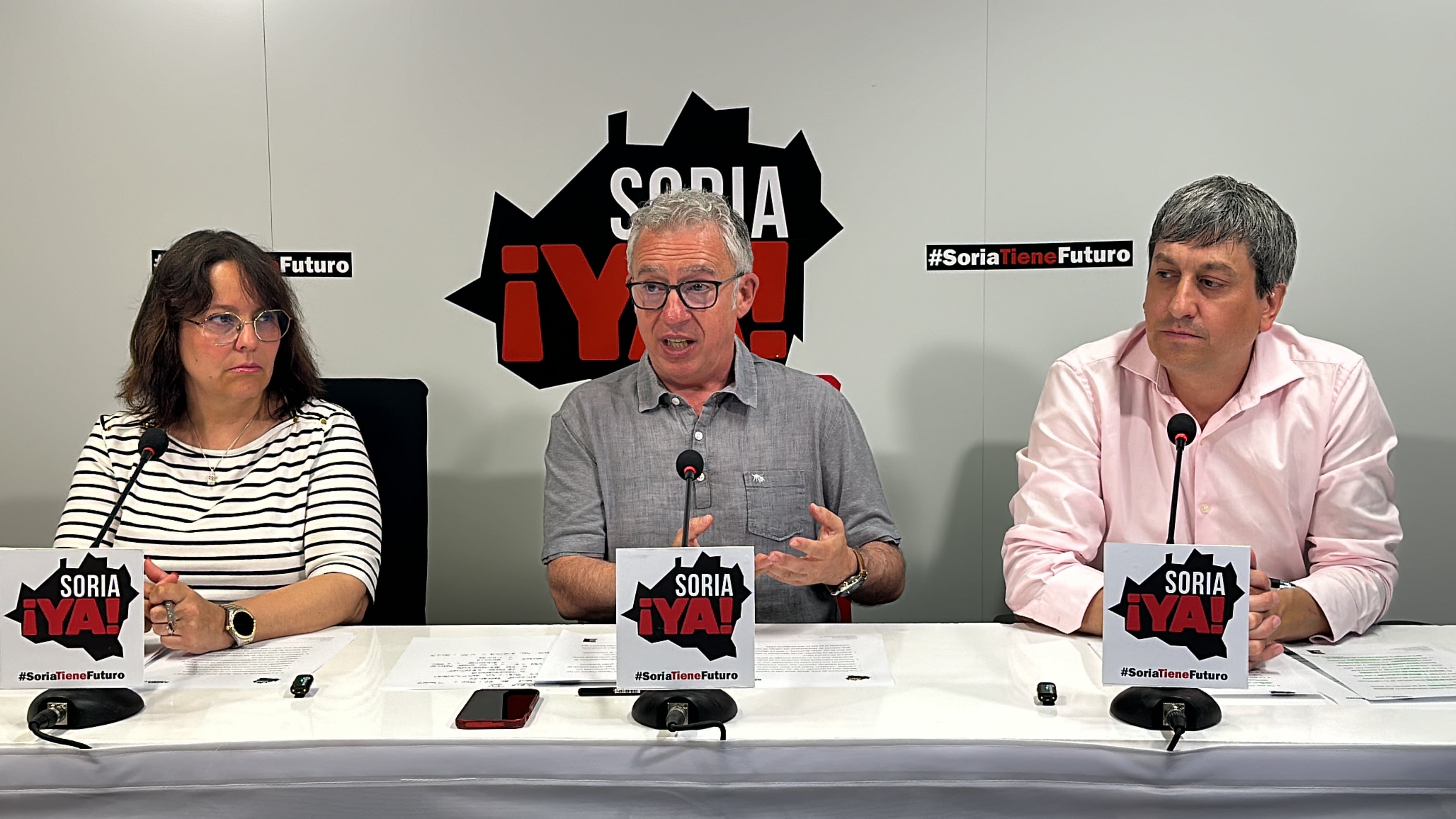 García, Ceña y Palomar (i-d), procuradores de Soria ¡YA!, en rueda de prensa.