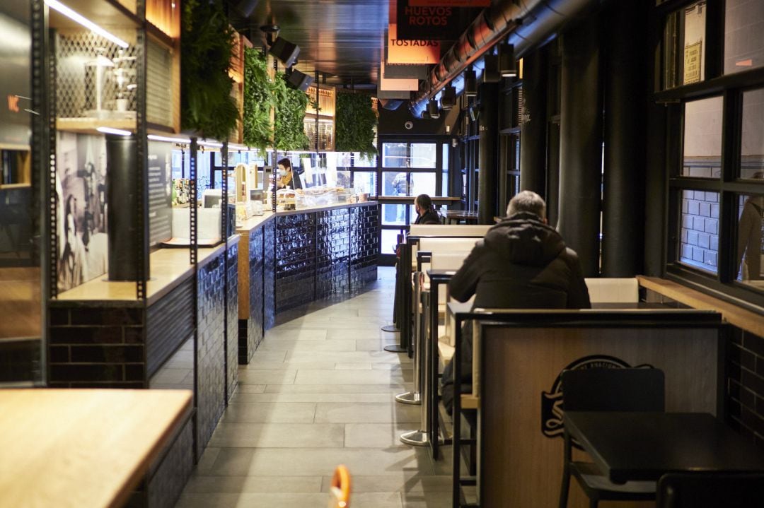 Interior de un bar en Pamplona, Navarra (España)