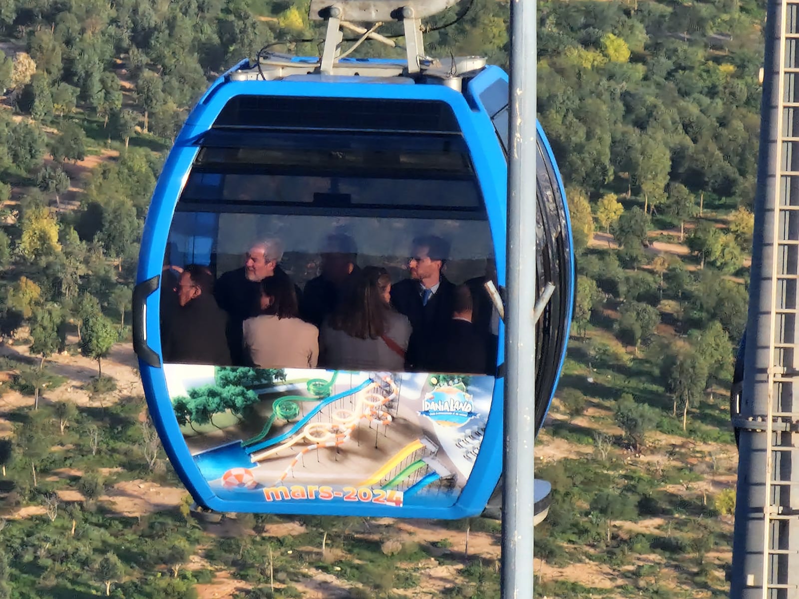 El presidente de Canarias, Fernando Clavijo, durante un momento de la visita a la kasbah de Agadir al que se puede subir caminando o en un trayecto de varios minutos en teleférico