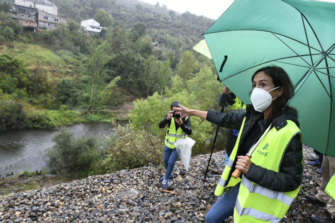 Isabel Pardo de Vera, en el lugar donde tiraron los vagones al río