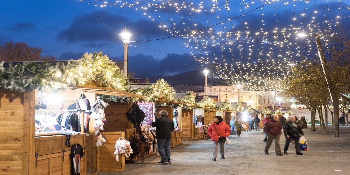 Mercado de Navidad en el Muelle de Ripa. / MITXI