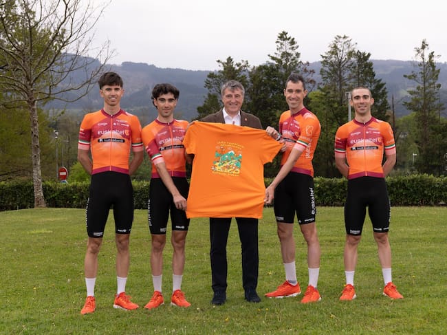 Presentación en Derio.