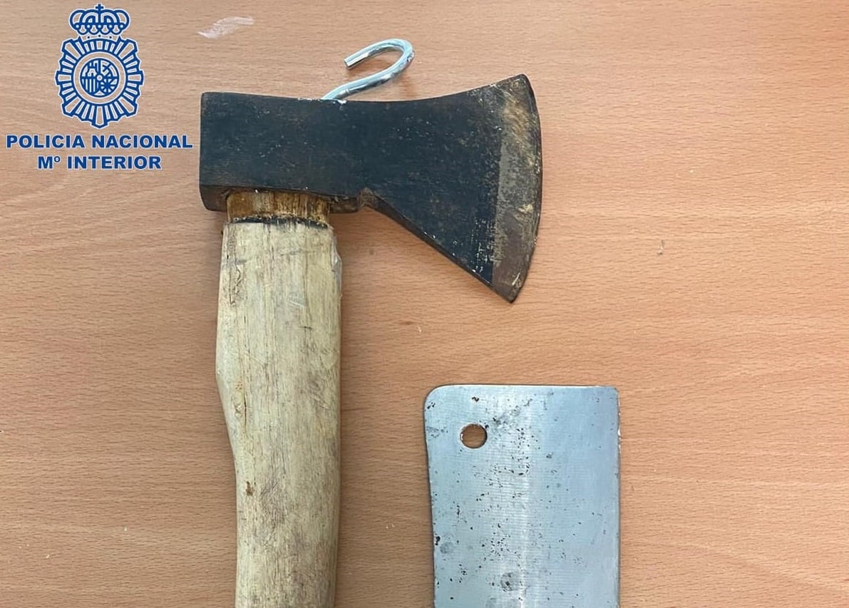 Imagen del hacha utilizada para entrar en el inmueble