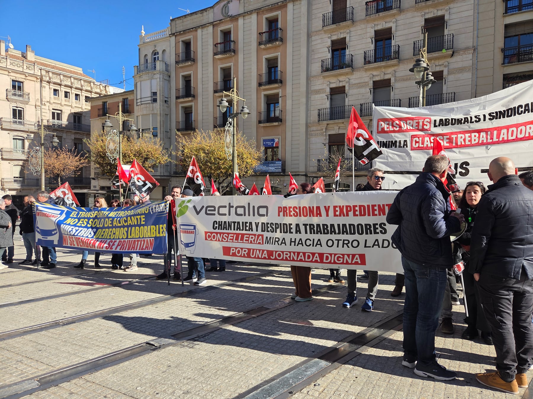 Protesta de los trabajadores de Autobuses La Alcoyana en Alcoy