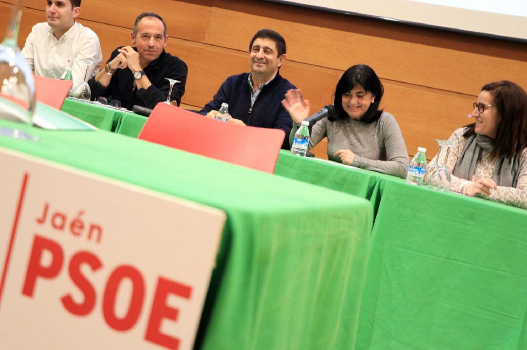 Francisco Reyes (en el centro) considera que no es el momento de hablar del partido