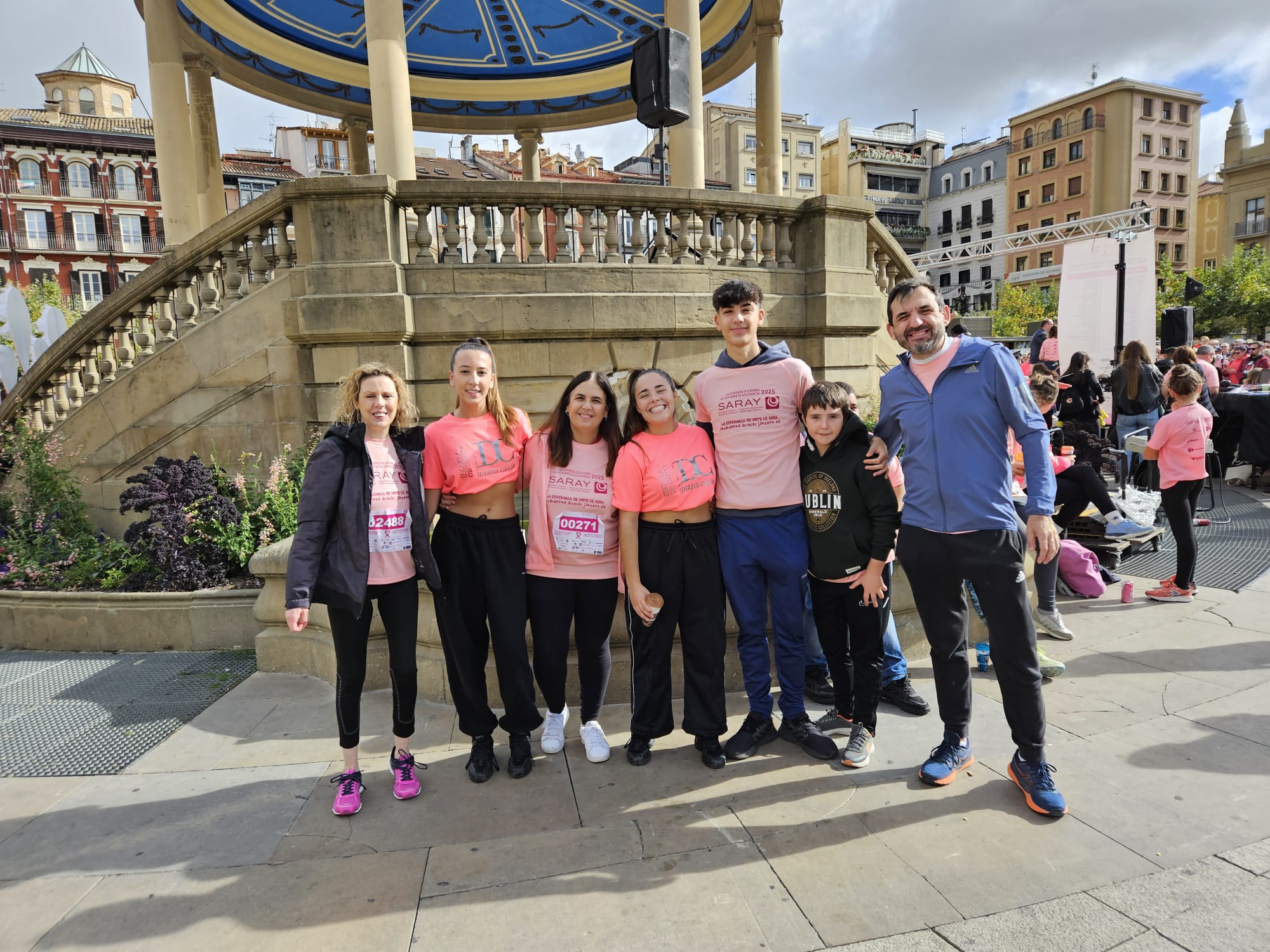 Participantes en la XIV carrera en apoyo al cáncer de mama