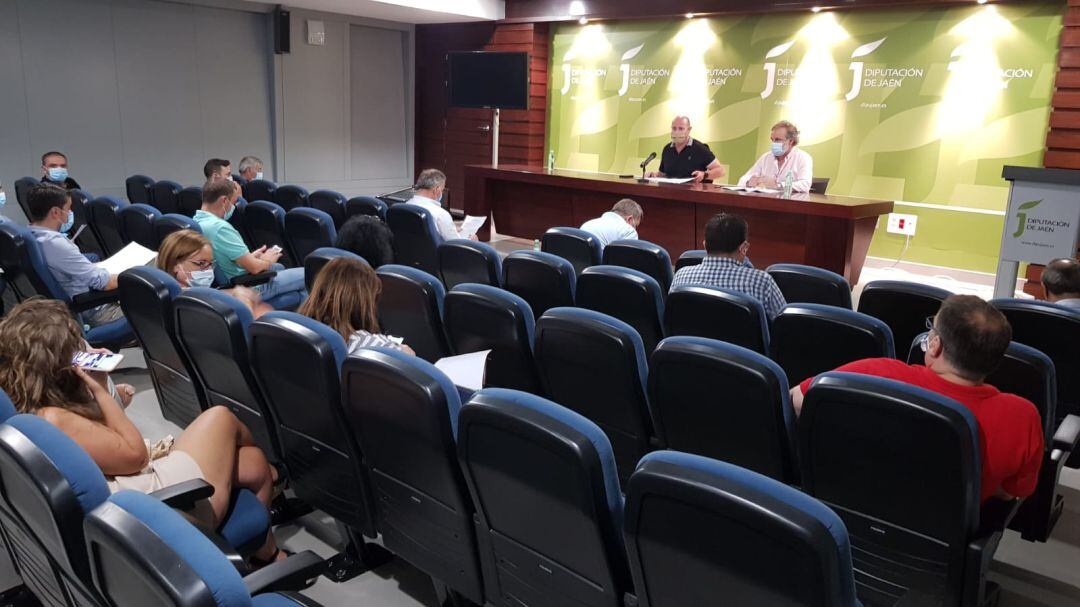 Momento en el que José Luis Hidalgo se dirige a alcaldes y alcaldesas