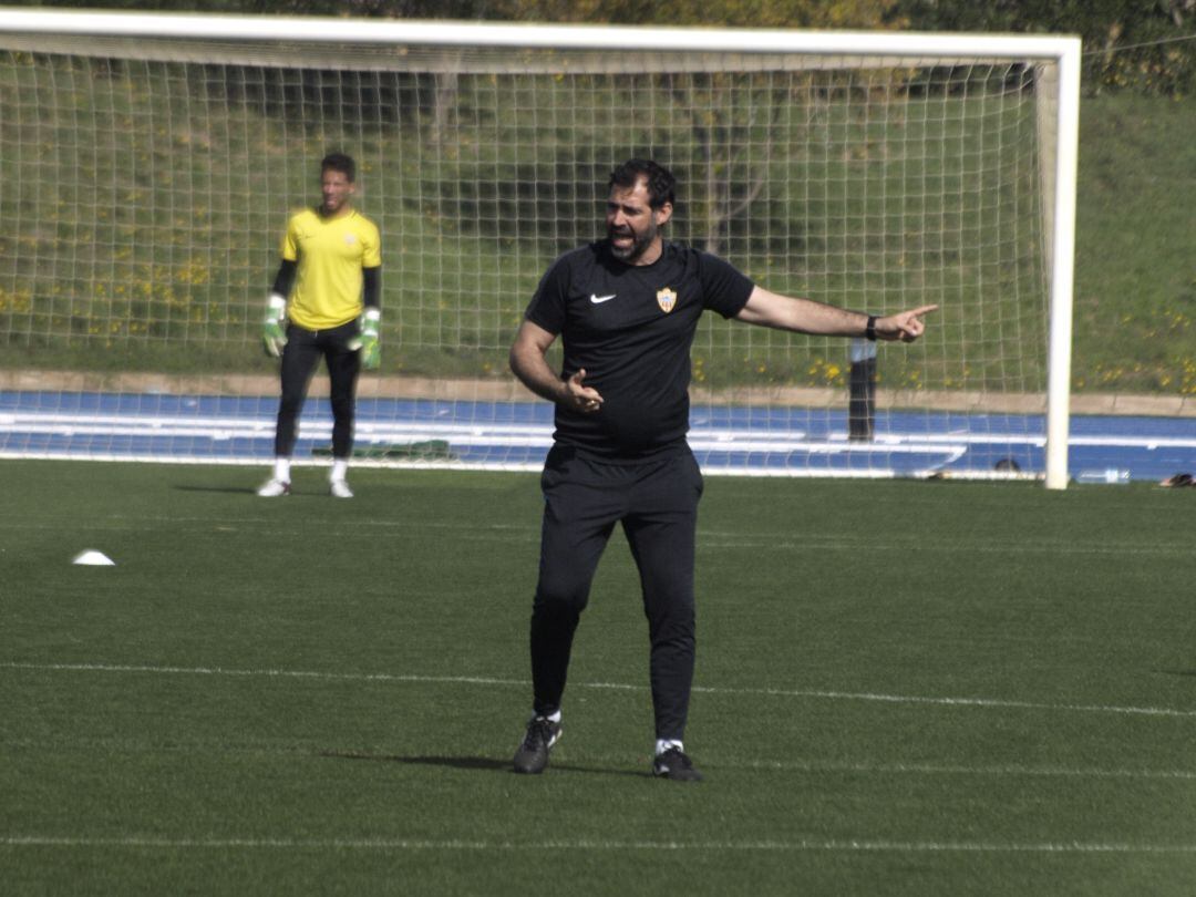 Jesús Muñoz en un entrenamiento del Almería en el Anexo.